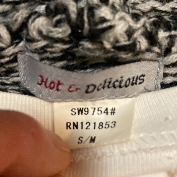 Hot & Delicious vest. Knitted. Beautiful design. Hooded. Chic & unique. - Picture 7 of 8